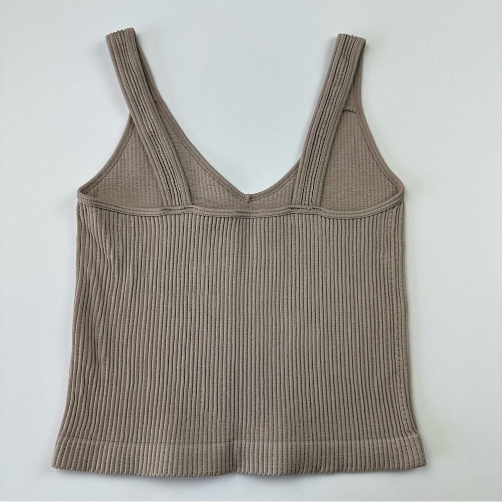 Dynamic Seamless Cami Tank - Picture 2 of 5